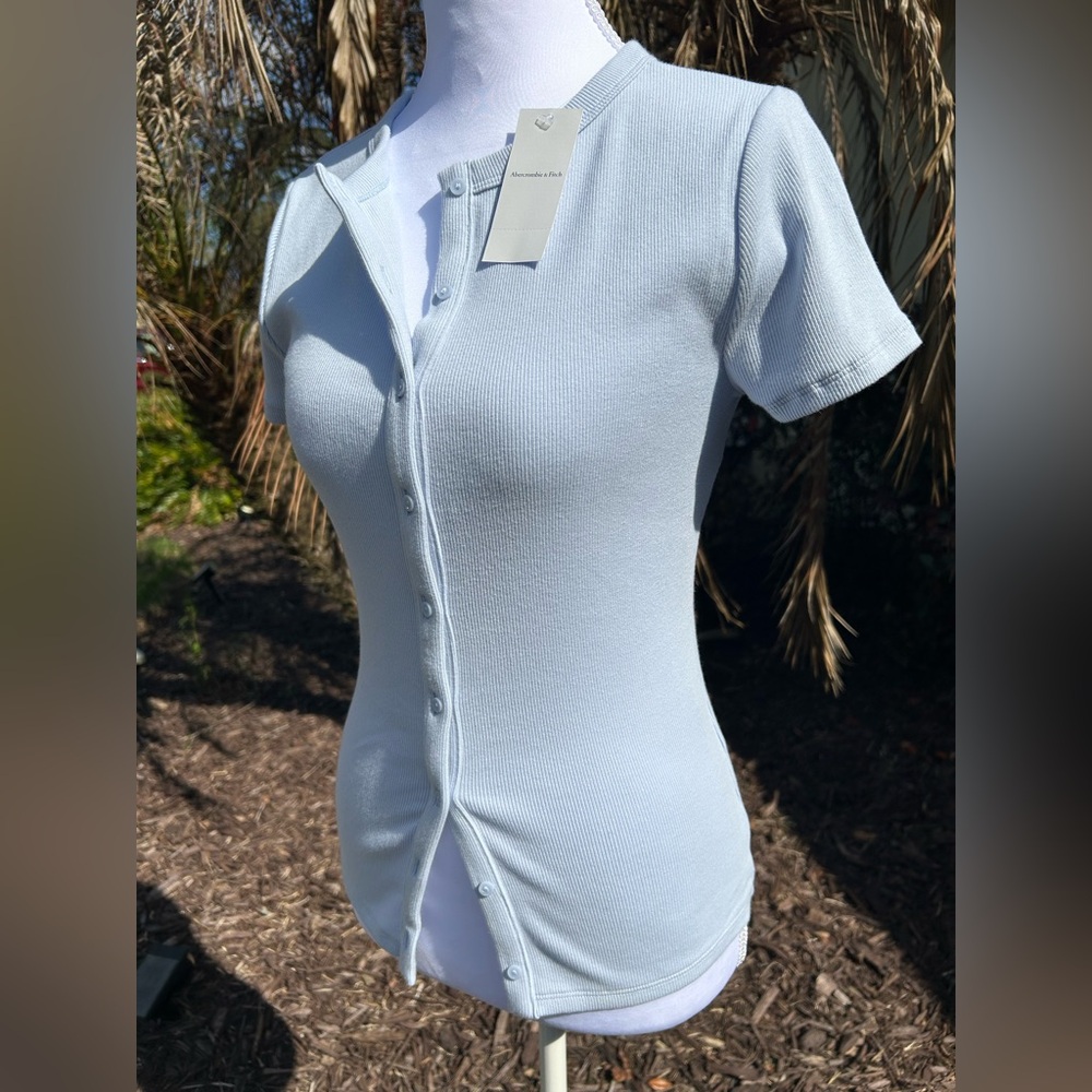 NWT🌷Abercrombie Blue Button Down Short Sleeve Cardigan - Picture 3 of 8